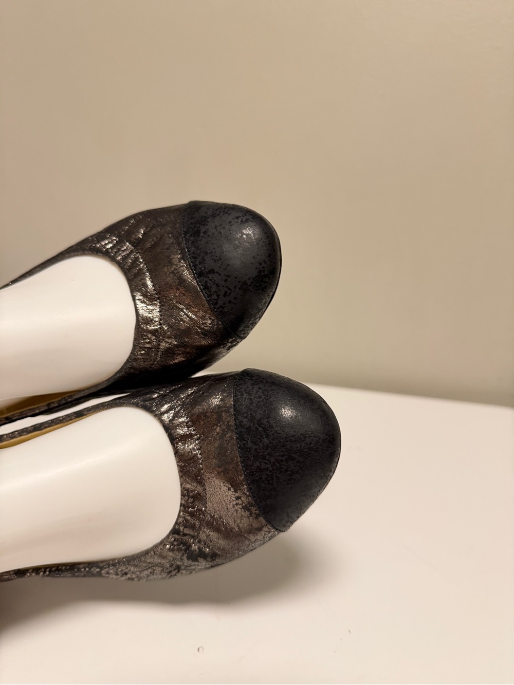 CHANEL Gray Elastic Leather Black Leather Cap Toe Flat Ballet Shoe EU 39 US 8.5 - Picture 8 of 14